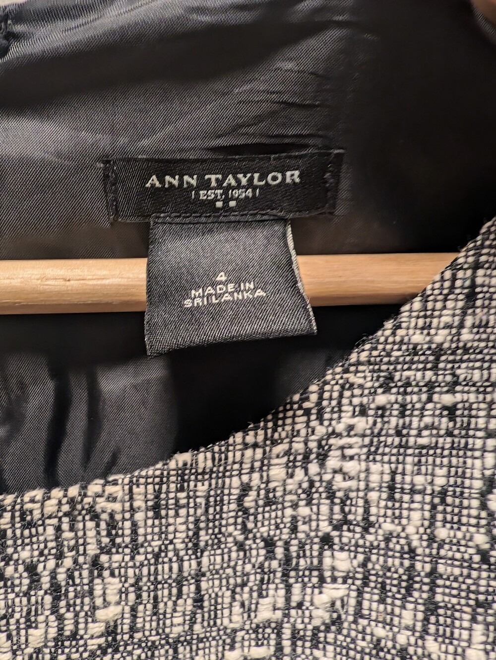 Ann Taylor Tweed Fit & Flare Dress – Size 4 Petite ✨ - Picture 3 of 7